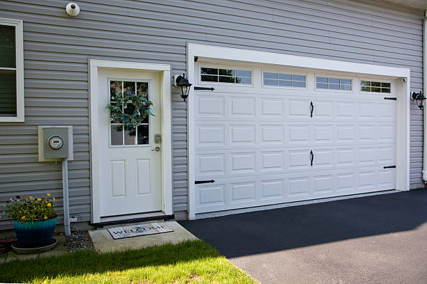 24/7 Emergency Garage Door Panel Replacement experts in North Edwards, CA